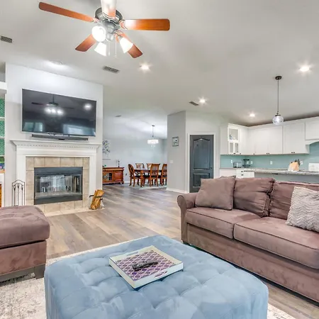 Spacious Home With Sunroom, 15 Mi To Pensacola!